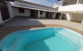 Maranduba - Chalé - 1 Dorm - 5 Pess - 3 Quadras Do Mar - Piscina Coletiva - WIFI
